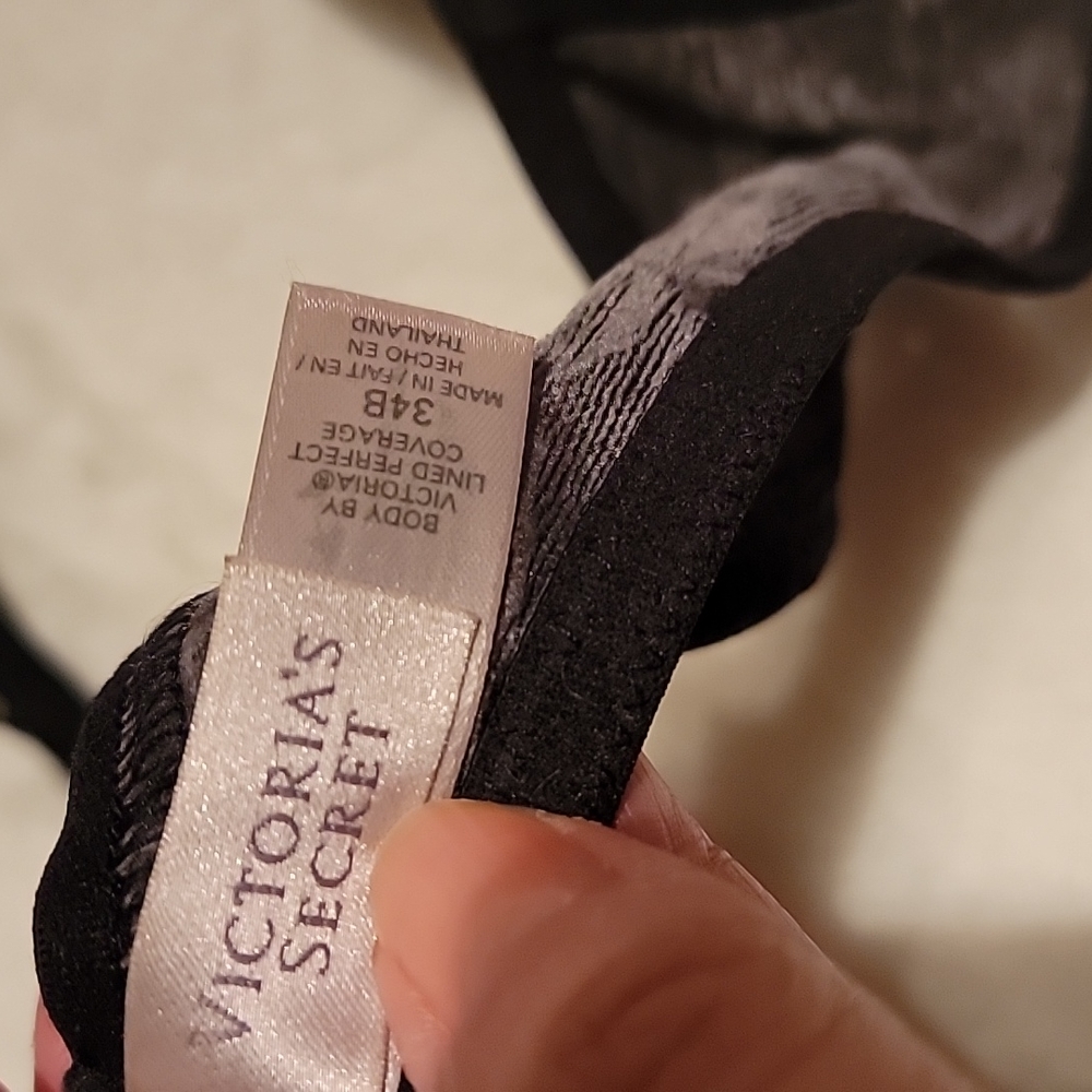 Victoria's Secret Body By Victoria Lace Bra - Picture 9 of 9